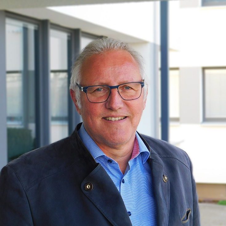cropped-cropped-Dr.Hartmann.jpg